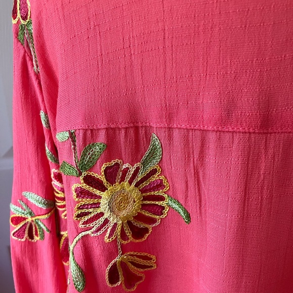 Plus size Figueroa&Flower tunic style blouse. - Picture 9 of 10